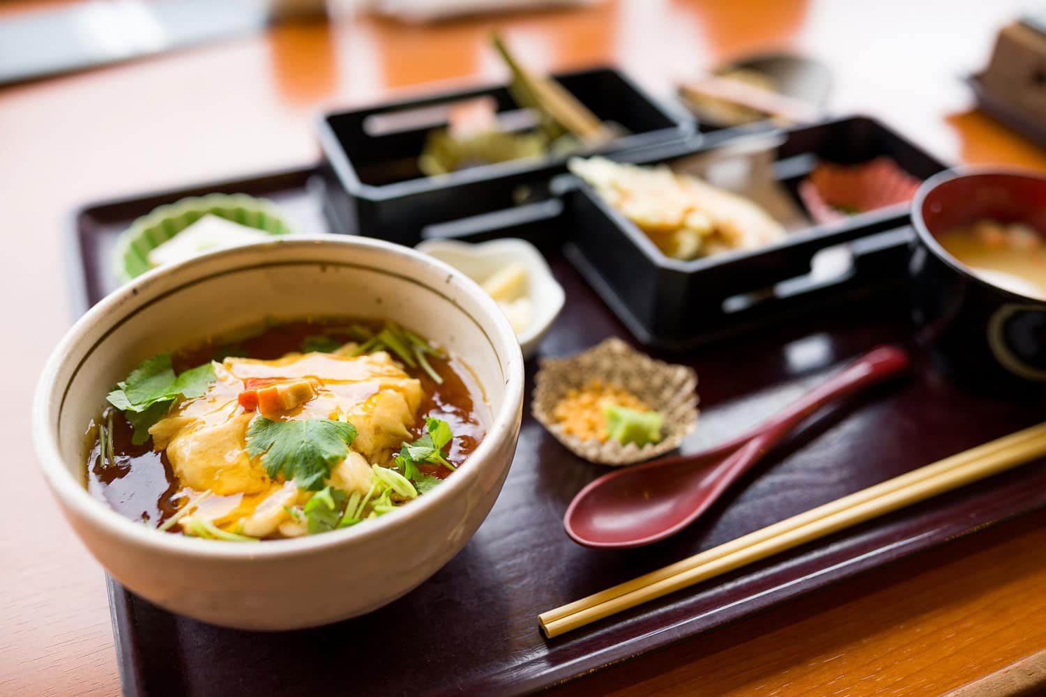 Eine gesunde Suppe mit viel Gemüse ist ein klassisches Gericht auf Okinawa