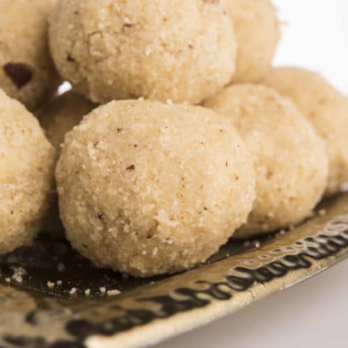 Bananenbrot Energy Balls