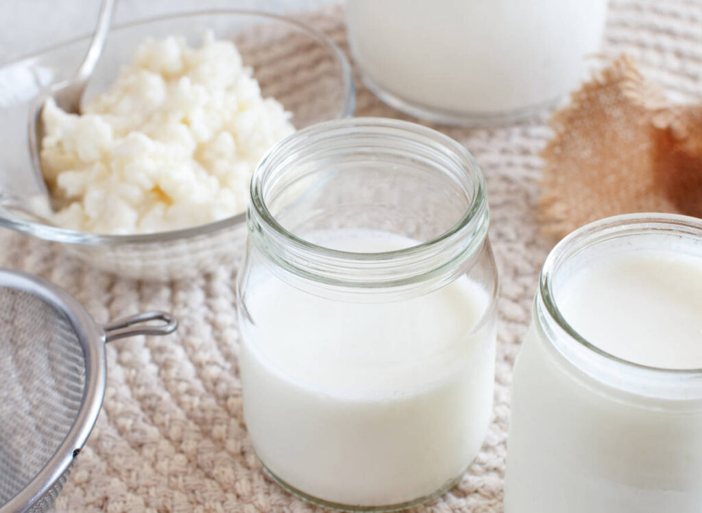 Mit Kefir kannst du Buttermilch hervorragend ersetzen