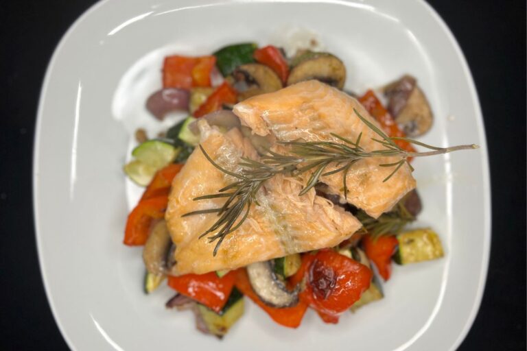 Lachsfilet mit Gemüse aus dem Backofen Endergebnis