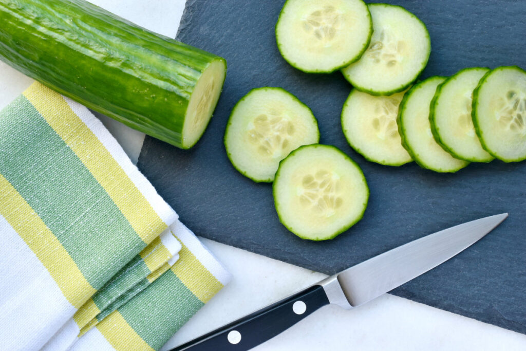 Bewährte Tricks für mehr Haltbarkeit bei Salatgurken