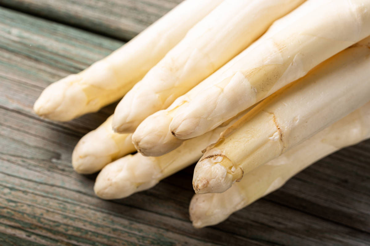 Spargel kannst du zu Schnitzel essen