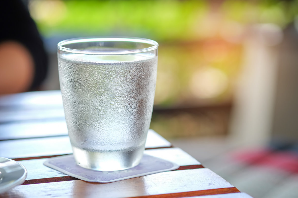 Warum hat Wasser keine Kalorien und kann beim Abnehmen helfen?